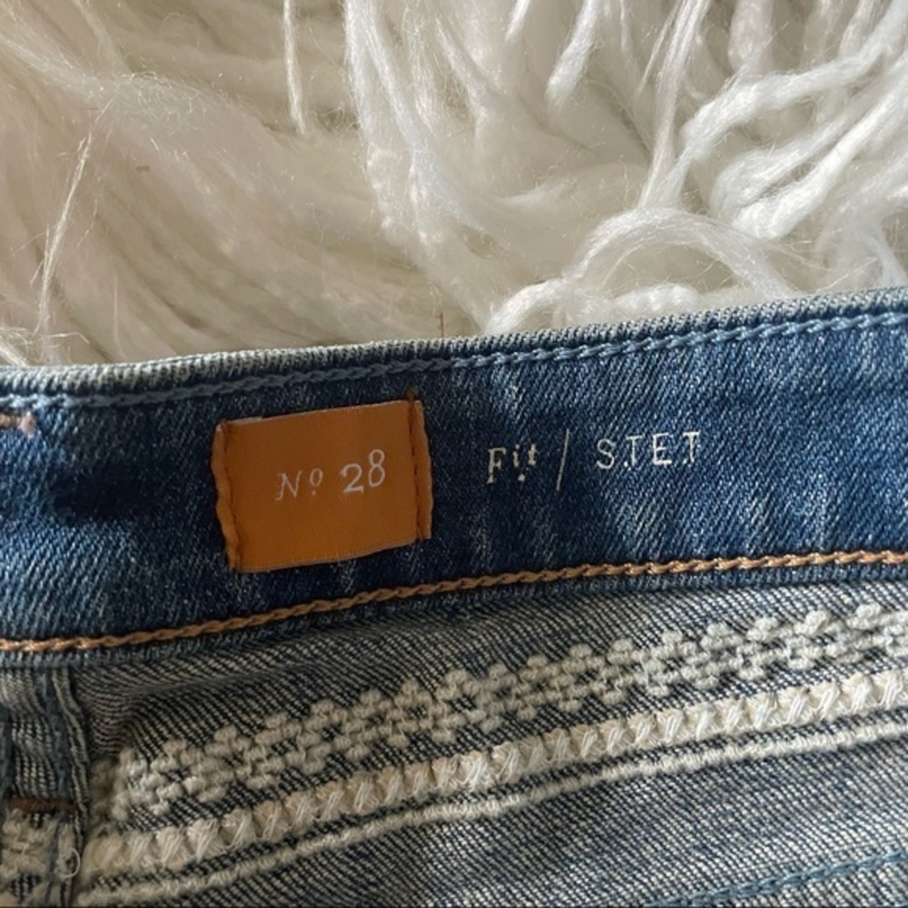 Anthro Pilcro stet embroidered denim jean short‎ 28 - Picture 2 of 8